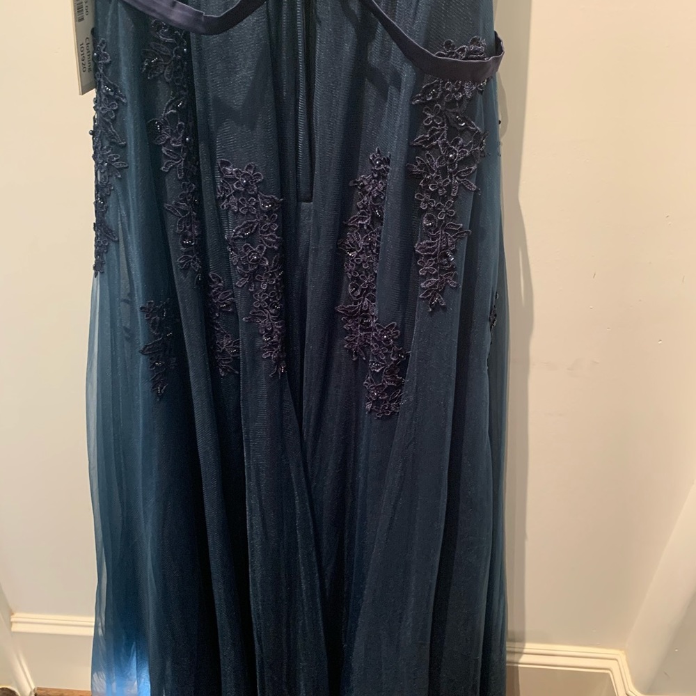 Gown - Picture 3 of 4